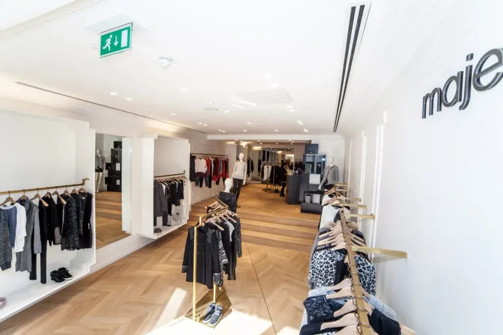 How to Create a Brand Experience Through Retail Fit-Out  - Photo №2