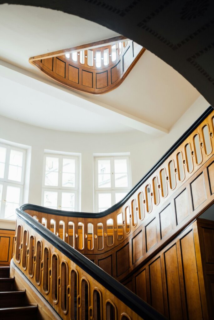 Staircase Refurbishment Tips for Commercial Spaces - Photo №1 commercial staircase london